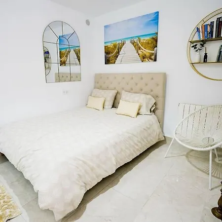 Fantastic Townhouse/ 4bed/4bath/ Puerto Banus شقة